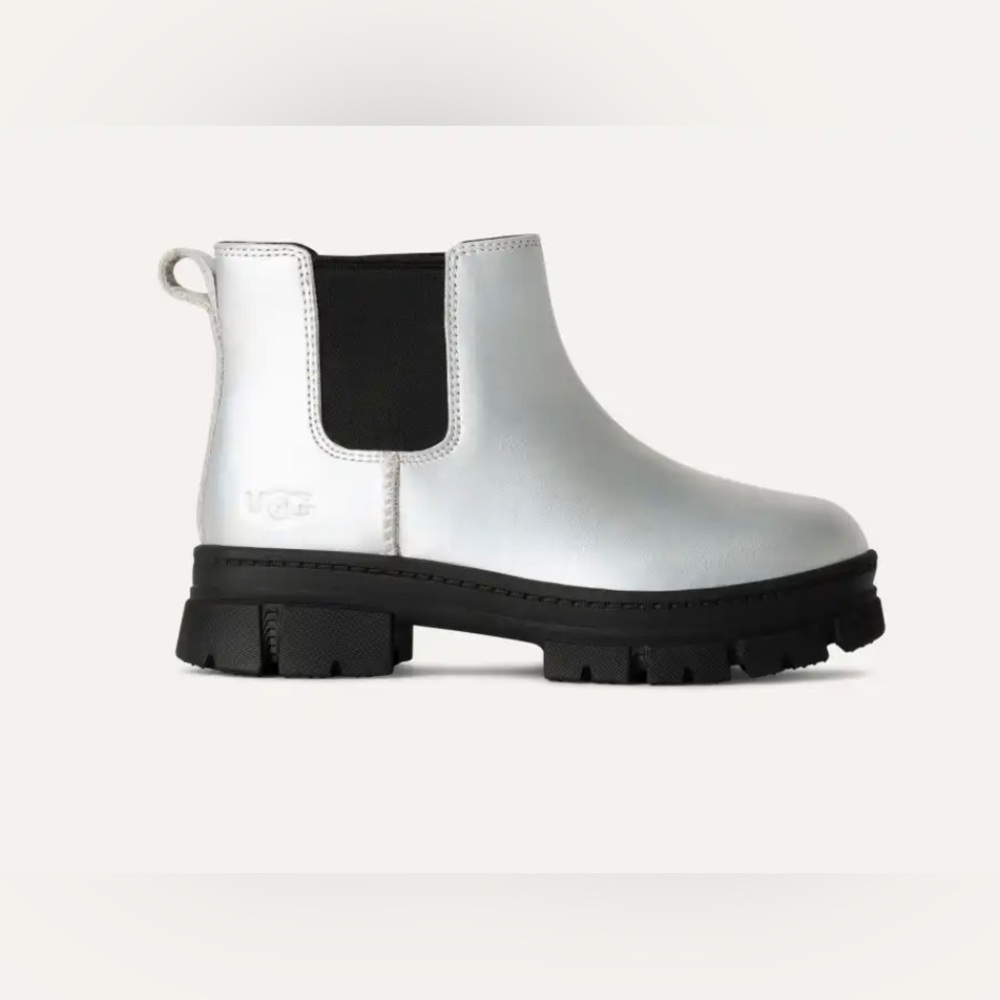 UGG Ashton Chelsea Shine Boots 🥾